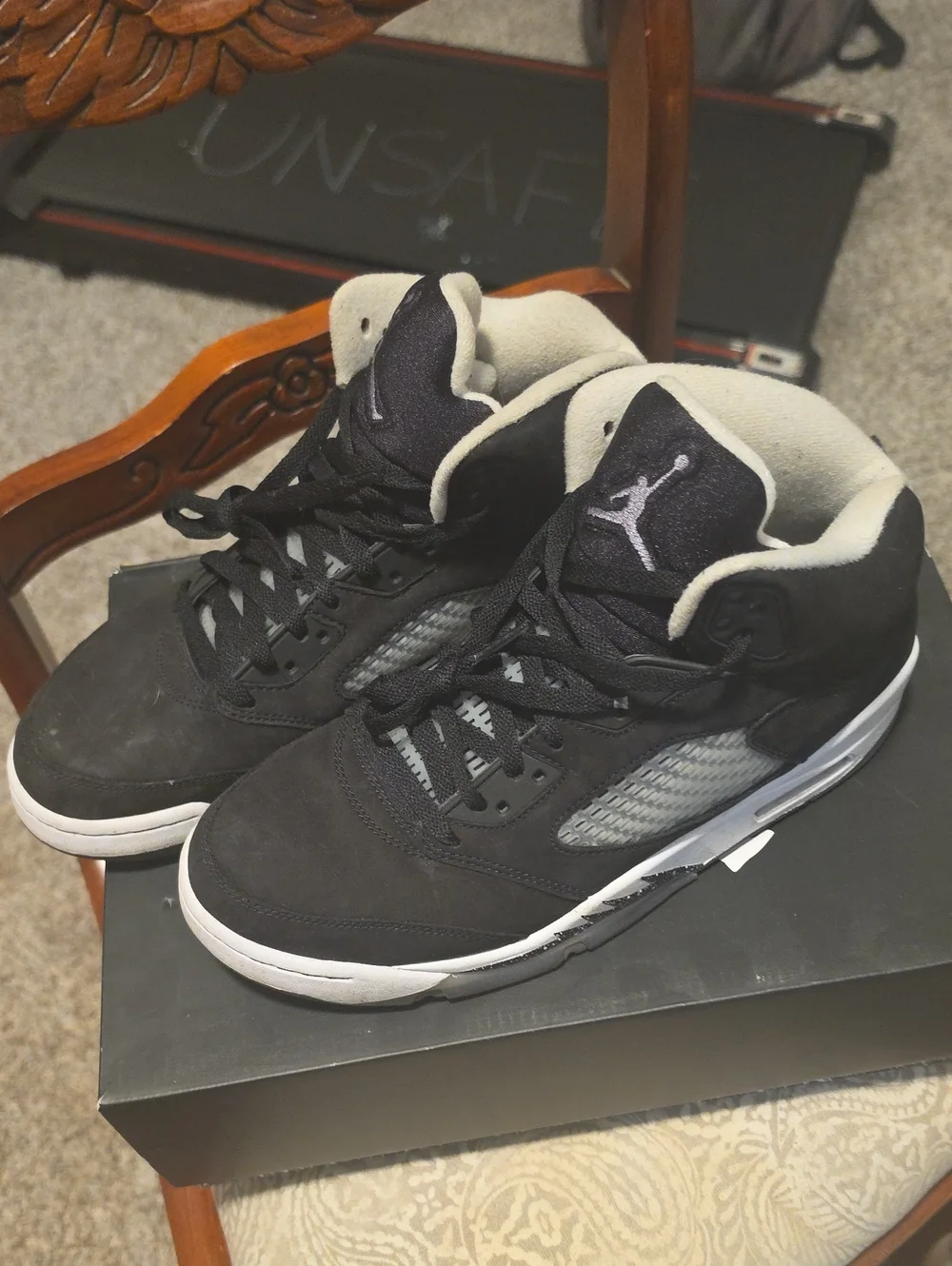 Jordan Men's Black/White Retro Basketball Sneakers